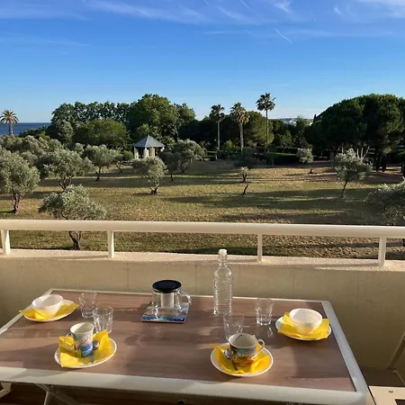 Apartamento One-bedroom With Balcony, Sea And Park Views, Air Conditioning, Swimming Pool And Parking *
