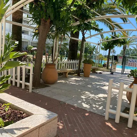 One-bedroom With Balcony, Sea And Park Views, Air Conditioning, Swimming Pool And Parking Apartamento