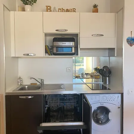 Lejlighed One-bedroom With Balcony, Sea And Park Views, Air Conditioning, Swimming Pool And Parking